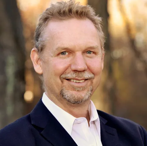 Dr Christopher Locher